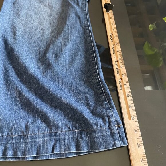 Torrid Bombshell Flare Premium Stretch Denim Jeans Booty Shaping Womens Size 24S - Picture 3 of 7